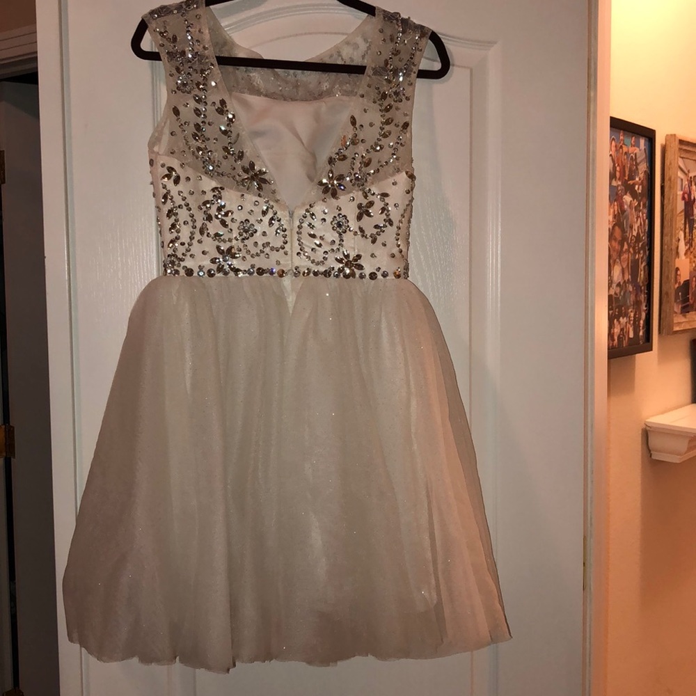 Dress - Picture 4 of 4